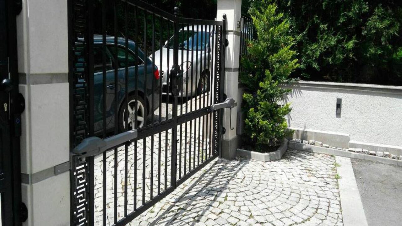Automatic gates that open on their own?