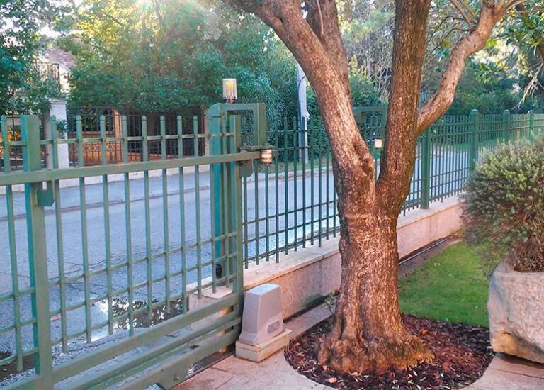 Sliding gate motors, no hassles with Life!